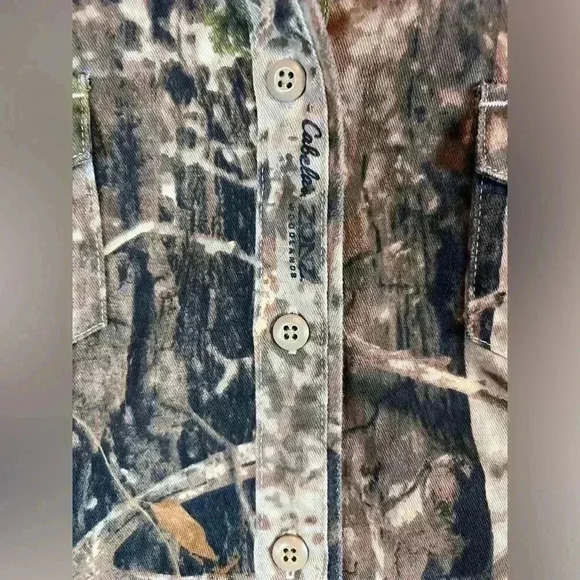 Cabela’s womens size Medium Zonz Woodland hunting shirt button down camouflage - Picture 3 of 11